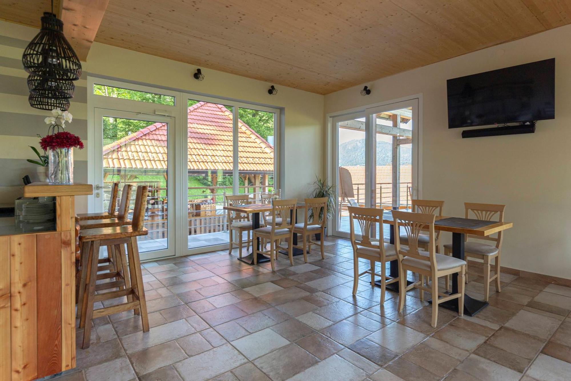 Resort Pri Hrastu Камник Екстериор снимка